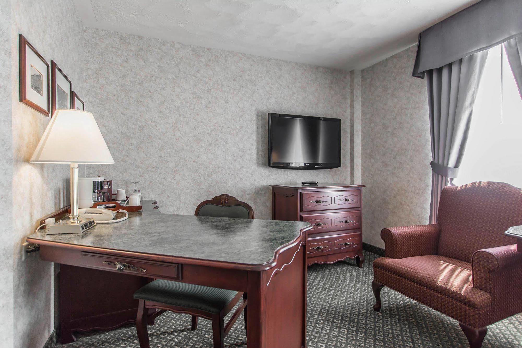Chateau Moncton Trademark Collection By Wyndham Bagian luar foto