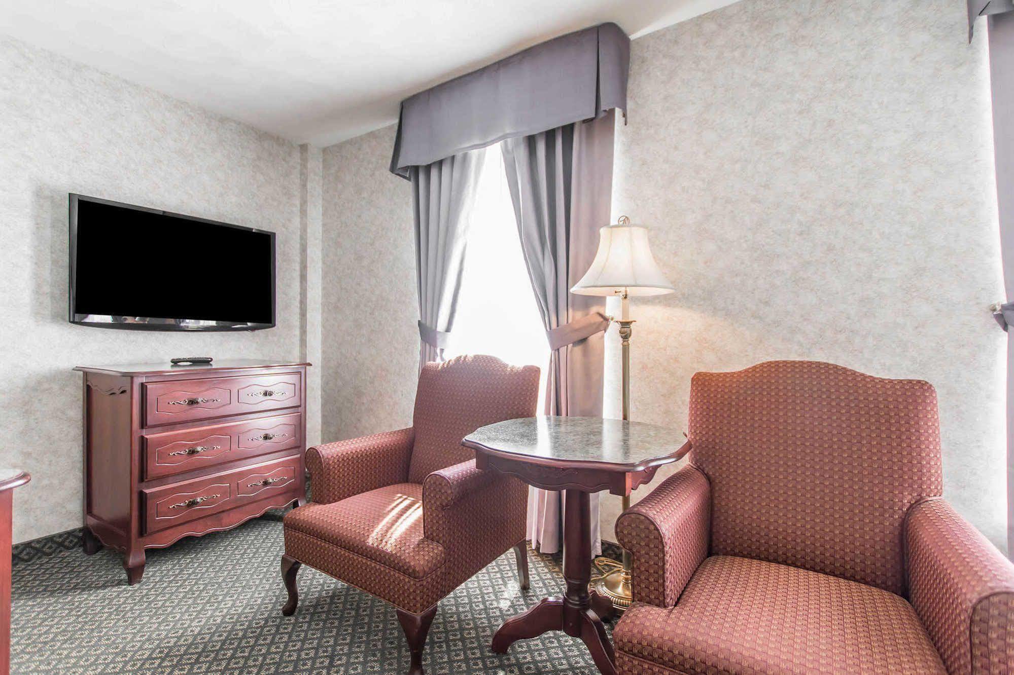 Chateau Moncton Trademark Collection By Wyndham Bagian luar foto