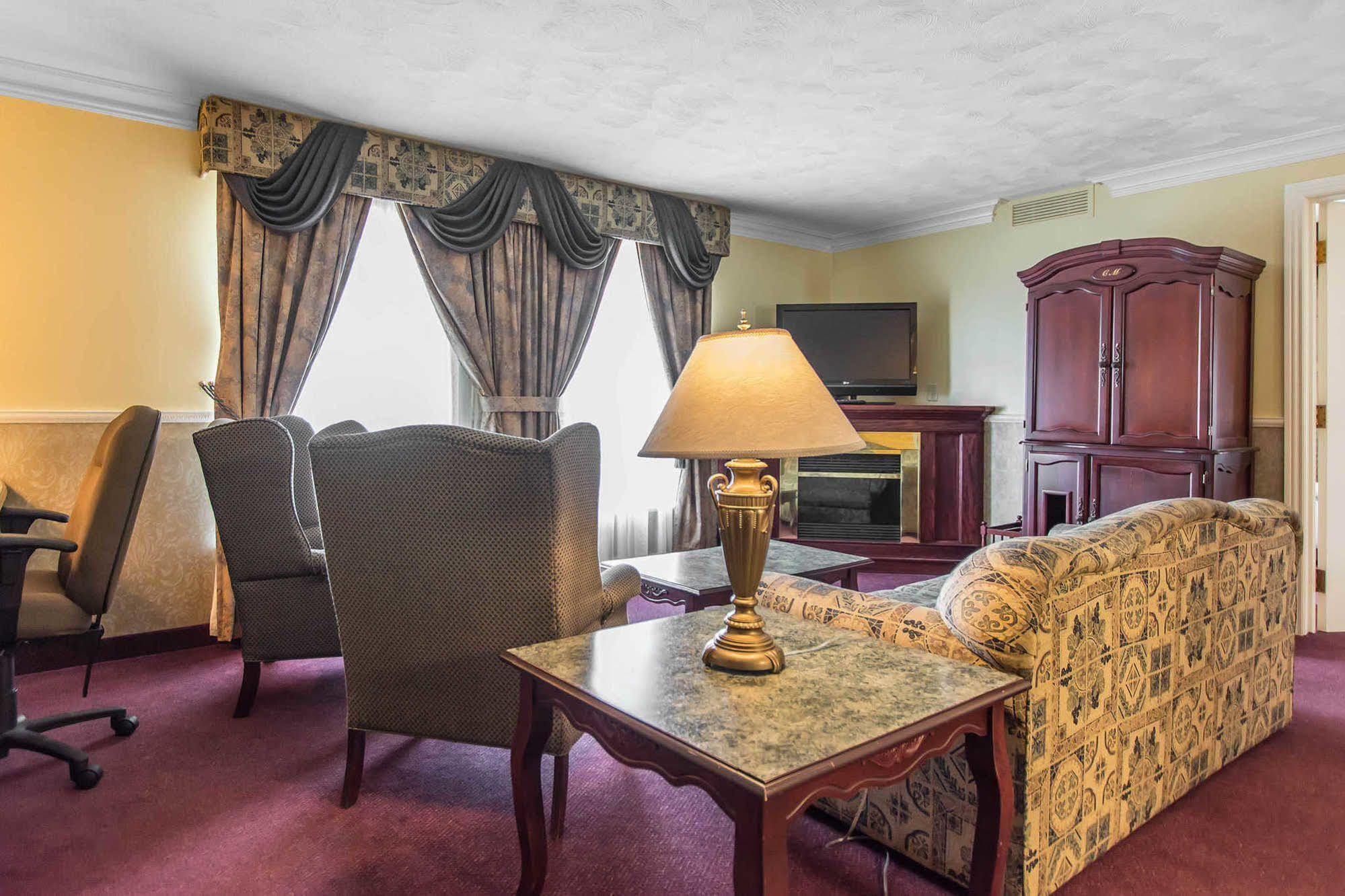 Chateau Moncton Trademark Collection By Wyndham Bagian luar foto