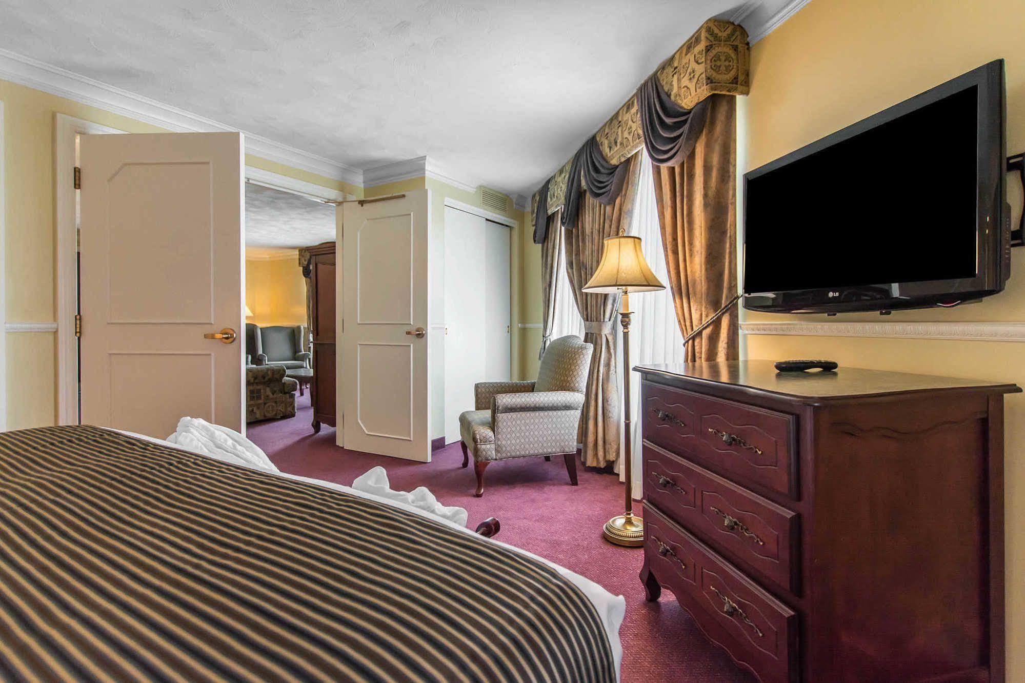Chateau Moncton Trademark Collection By Wyndham Bagian luar foto
